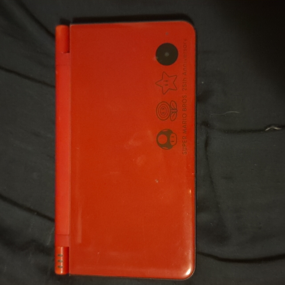 Nintendo DSI XL 25th anniversary